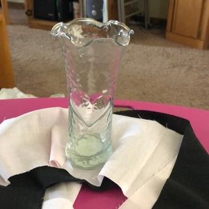 NWOT-Darling Glass Vase, Pebbled Texture-2 Hearts